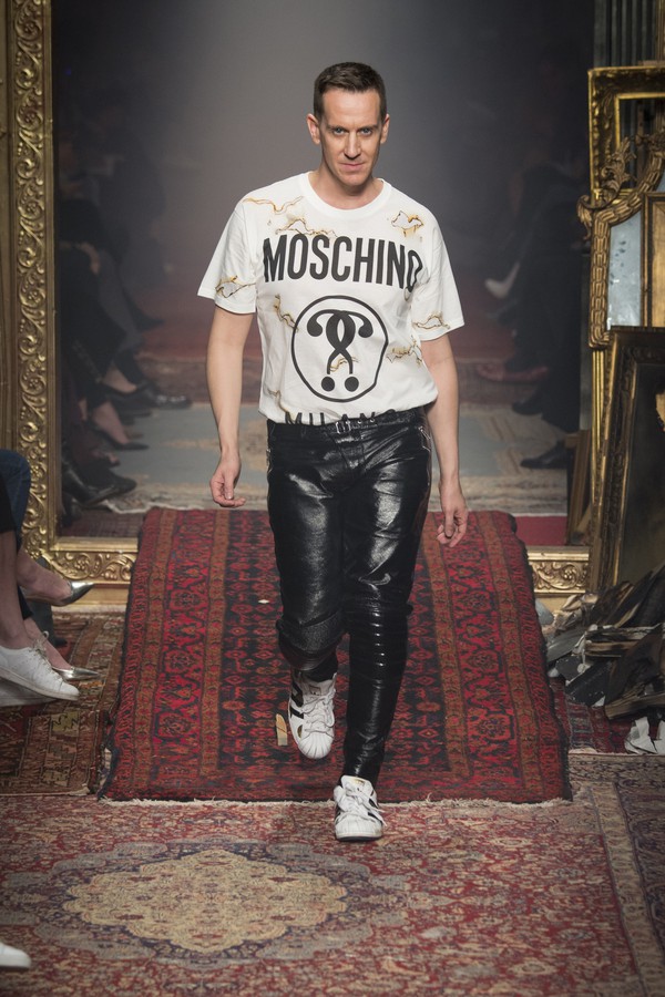 Moschino trình làng BST mới toàn váy... cháy nham nhở - Ảnh 12.