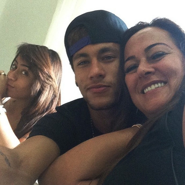 Những hình ảnh chứng tỏ Neymar yêu mẹ vô bờ bến - Ảnh 8.