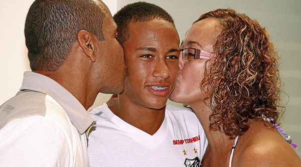 Những hình ảnh chứng tỏ Neymar yêu mẹ vô bờ bến - Ảnh 10.