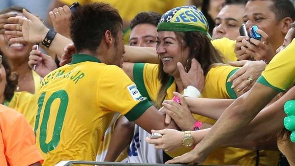 Những hình ảnh chứng tỏ Neymar yêu mẹ vô bờ bến - Ảnh 7.