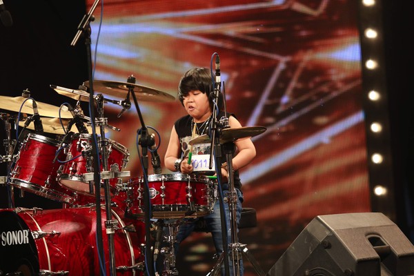Got Talent: Bộ đ&ocirc;i giải cứu thế giới, anh ch&agrave;ng trai qu&ecirc; g&acirc;y sốt v&igrave; qu&aacute; h&agrave;i - Ảnh 9.