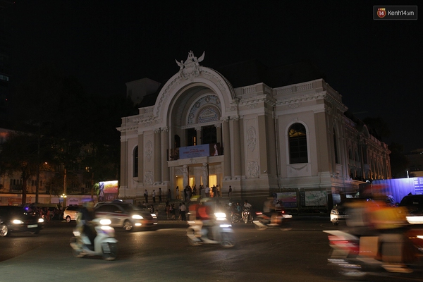 Hà Nội, Sài Gòn: Đường phố khu trung tâm tối om, hưởng ứng Giờ Trái đất 2016 - Ảnh 19.