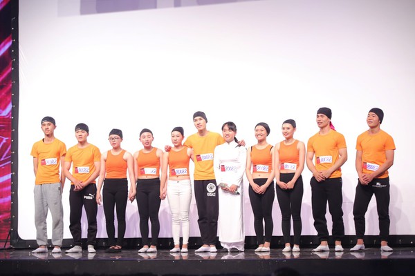 Got Talent: Gi&aacute;m khảo tr&ograve;n mắt trước t&agrave;i giả giọng nữ của th&iacute; sinh nam - Ảnh 13.