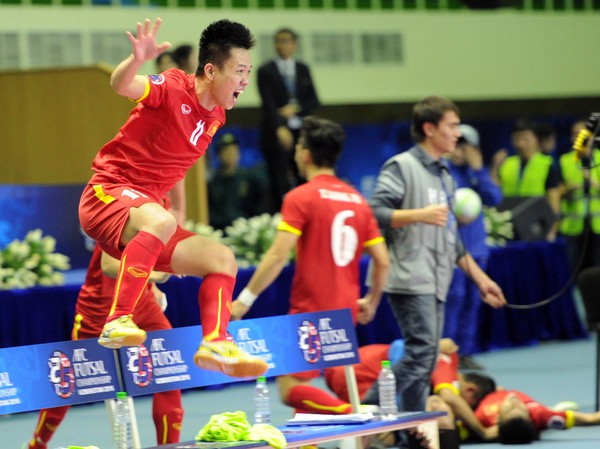 Neymar của futsal Việt Nam: Từ chàng cử nhân đến người viết nên lịch sử - Ảnh 1.