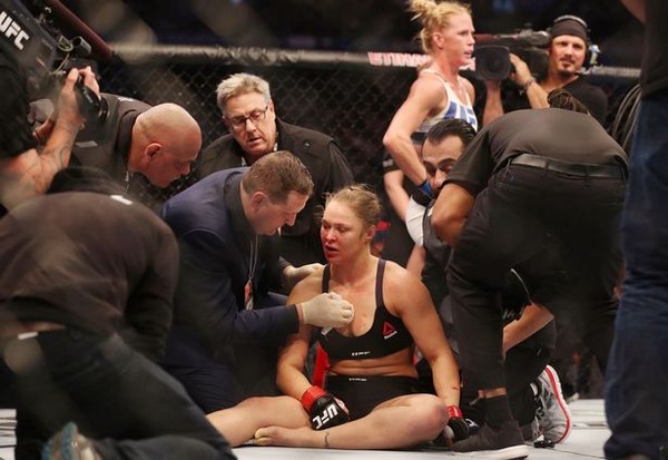 Ronda Rousey định tự tử sau trận thua sốc làm mất đai vô địch UFC - Ảnh 2.