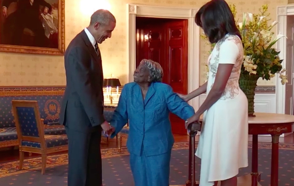 Phản ứng khó tin của cụ bà 106 tuổi khi được gặp vợ chồng Tổng thống Obama - Ảnh 3.