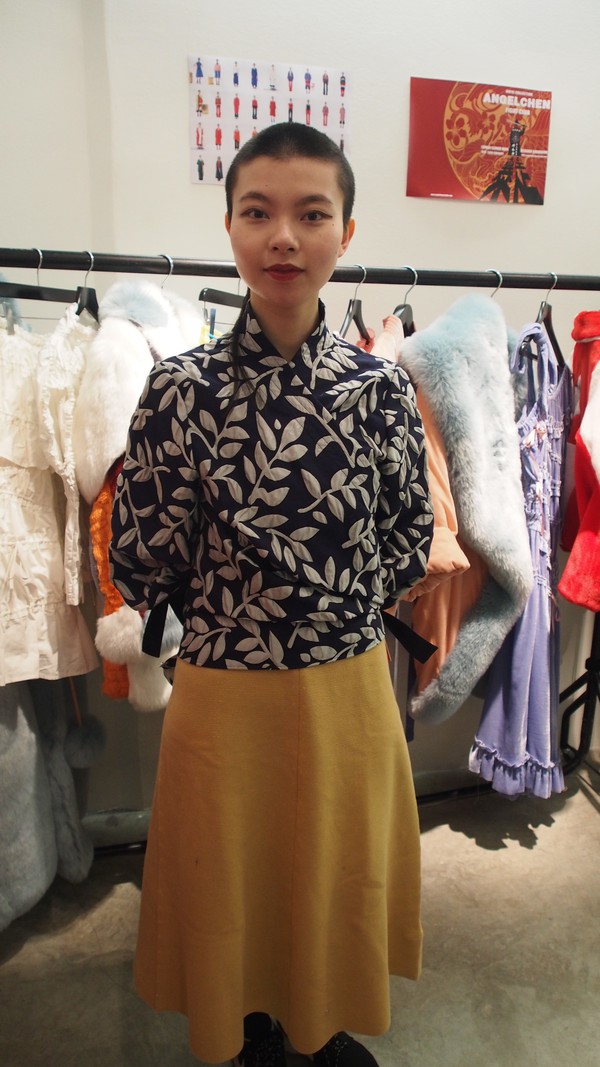 Thanh Hằng & Harry Lu khoe street style cực chất tr&ecirc;n đường phố Paris - Ảnh 11.