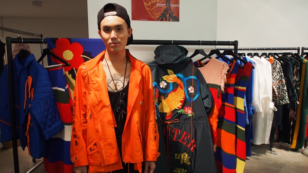 Thanh Hằng & Harry Lu khoe street style cực chất tr&ecirc;n đường phố Paris - Ảnh 8.