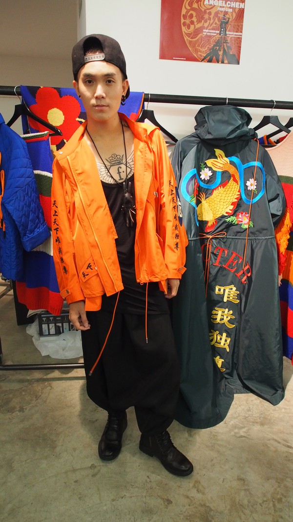 Thanh Hằng & Harry Lu khoe street style cực chất tr&ecirc;n đường phố Paris - Ảnh 9.