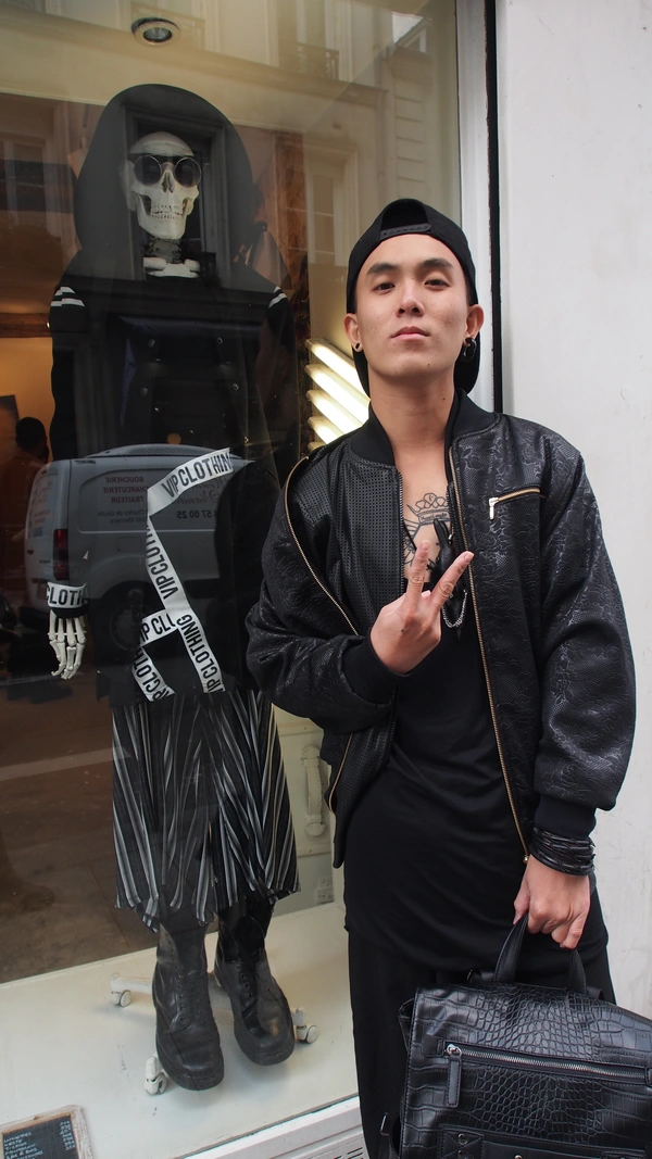 Thanh Hằng & Harry Lu khoe street style cực chất tr&ecirc;n đường phố Paris - Ảnh 13.