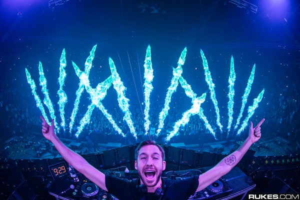 Calvin Harris là 1 trong 3 nghệ sĩ tiêu điểm của Coachella 2016 - Ảnh 2.