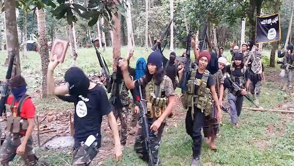 Khủng bố Philippines tuyên bố thành lập “nước chư hầu” của IS - Ảnh 1.