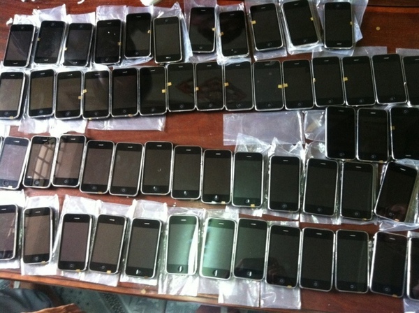 iPhone bẻ kh&oacute;a iCloud bằng phần cứng xuất hiện nhan nhản tại Việt Nam: chất lượng k&eacute;m, tuổi thọ giảm - Ảnh 1.