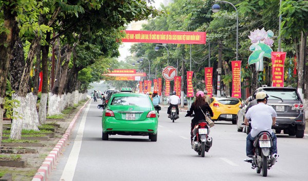Vừa nhận hơn 3.600 tấn gạo cứu đ&oacute;i, vừa bắn ph&aacute;o hoa - Ảnh 1.