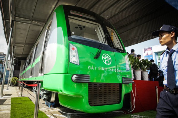 ​T&agrave;u điện C&aacute;t Linh - H&agrave; Đ&ocirc;ng phải bỏ chỉ dẫn tiếng Trung Quốc - Ảnh 1.