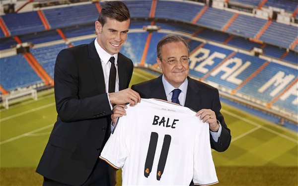 Ronaldo khoe ảnh bữa tiệc trị gi&aacute; 17.400 tỷ VNĐ - Ảnh 2.