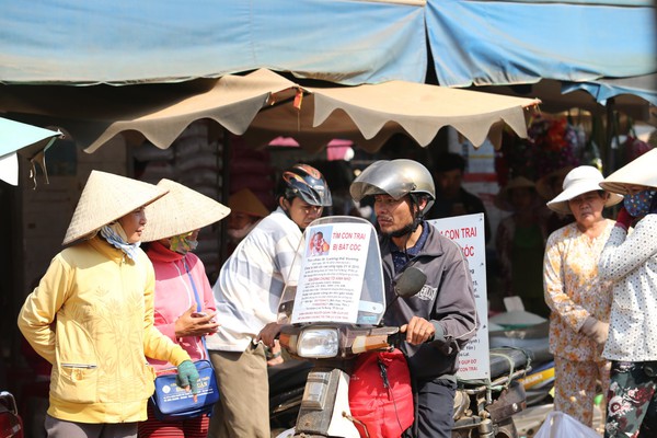 Người cha mải miết t&igrave;m con - Ảnh 1.