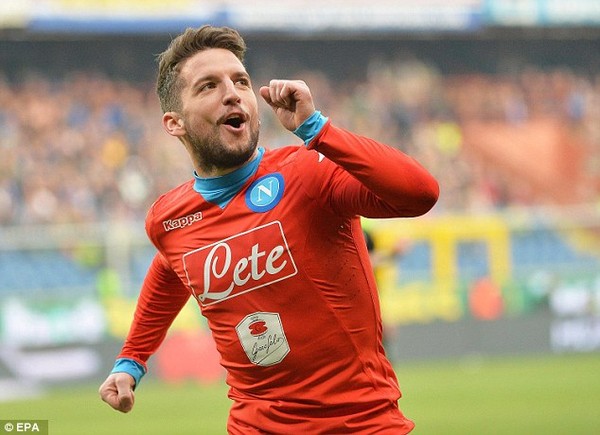 Cầu thủ Napoli ghi bàn dành tặng cho mẹ đồng đội mới mất - Ảnh 2.