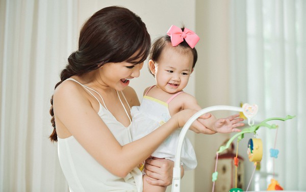 Maya bật kh&oacute;c trong MV h&aacute;t tặng con g&aacute;i - Ảnh 4.