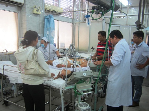 V&agrave;o khoa cấp cứu, thấy &ldquo;ớn lạnh&rdquo; v&igrave; tai nạn ng&agrave;y tết - Ảnh 1.