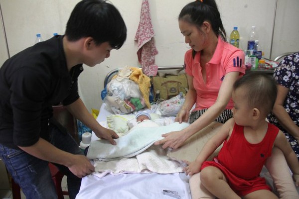 Ch&aacute;u b&eacute; sinh tr&ecirc;n m&aacute;y bay được đặt t&ecirc;n theo cơ trưởng  - Ảnh 1.