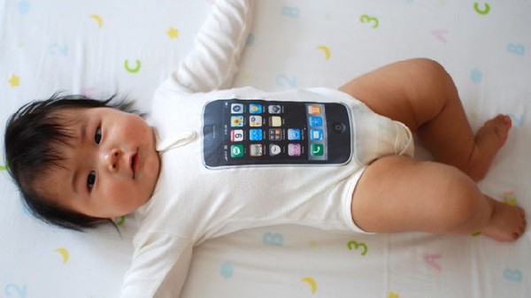 Thanh niên Trung Quốc bị bỏ tù vì bán con đẻ mới sinh để... mua iPhone - Ảnh 1.