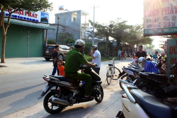 Nhóm thanh niên bị chém trước cửa phòng trọ, 1 chết, 2 bị thương - Ảnh 1.