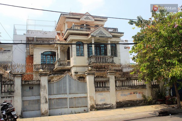Nhiều thanh niên rủ nhau đi quấy phá ngôi nhà ma ám ở Sài Gòn khiến chủ nhân khốn khổ - Ảnh 5.