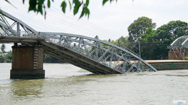  Di lý chủ tàu, 2 tài công tông sập cầu Ghềnh về Đồng Nai  - Ảnh 1.