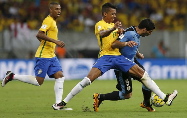 Dẫn trước hai b&agrave;n, Brazil vẫn bị Uruguay cầm h&ograve;a - Ảnh 1.