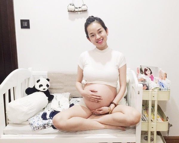 Ly kute đ&atilde; sinh con trai đầu l&ograve;ng - Ảnh 1.