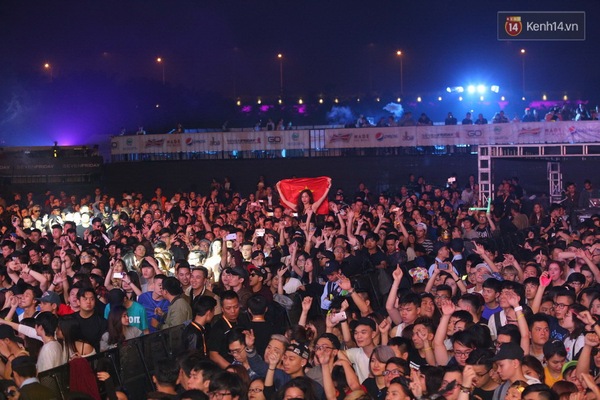 Fan Việt bùng nổ với đêm diễn đầy màu sắc của Steve Aoki - Ảnh 2.