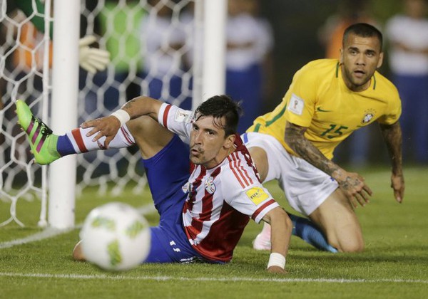 Brazil &ldquo;chết hụt&rdquo; trước Paraguay&nbsp; - Ảnh 1.