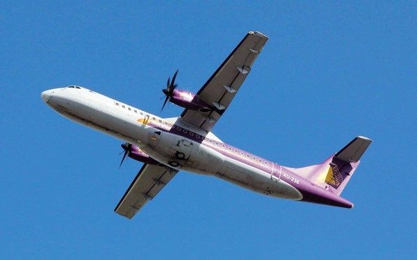 Gió thổi văng ATR 72 khỏi đường băng Tân Sơn Nhất - Ảnh 1.