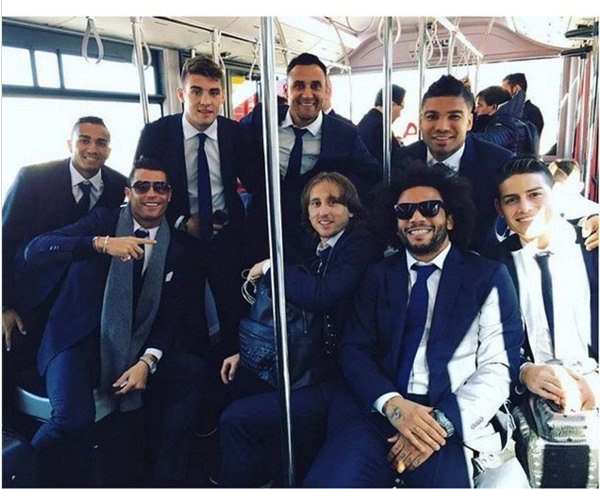 Ronaldo v&agrave; đồng đội như t&agrave;i tử điện ảnh đổ bộ nước Đức - Ảnh 1.