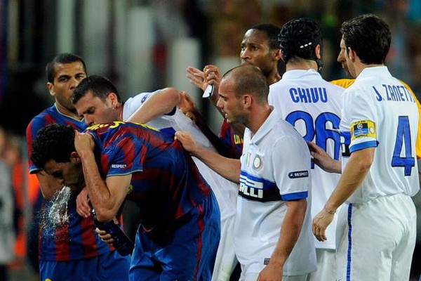 5 vụ b&ecirc; bối kinh điển khiến Barcelona bị g&aacute;n cho biệt danh UEFAlona - Ảnh 11.