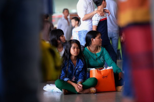Hàng ngàn Việt kiều về ăn tết, sân bay kẹt cứng - Ảnh 10.
