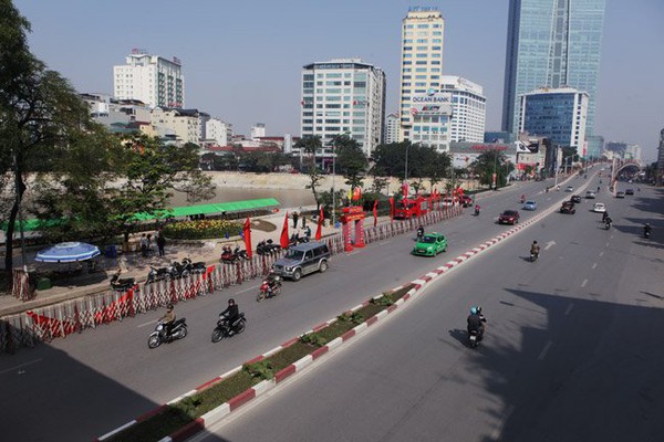 H&agrave; Nội: Trận địa ph&aacute;o hoa được bảo vệ nghi&ecirc;m ngặt trước giờ G - Ảnh 10.