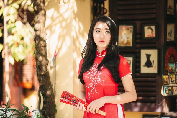 Ngắm c&aacute;c c&ocirc; n&agrave;ng hot girl khoe vẻ xinh tươi, rạng rỡ với &aacute;o d&agrave;i đ&oacute;n Xu&acirc;n - Ảnh 16.