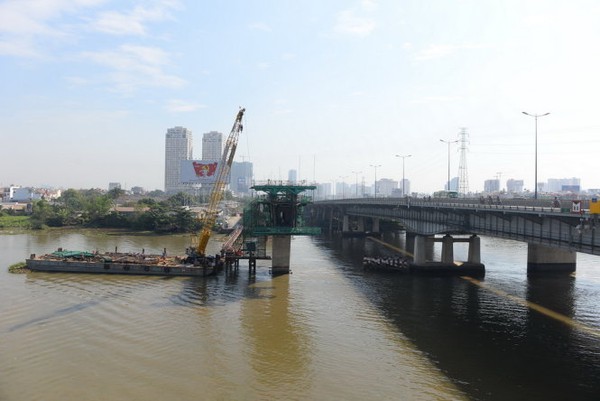 Đúc nhịp dầm đầu tiên cầu metro Sài Gòn - Ảnh 2.