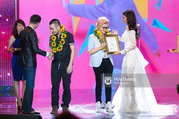 Mỹ Tâm, Thu Minh, Đông Nhi trình diễn hớp hồn khán giả lễ trao giải VTV - Bài hát tôi yêu - Ảnh 23.
