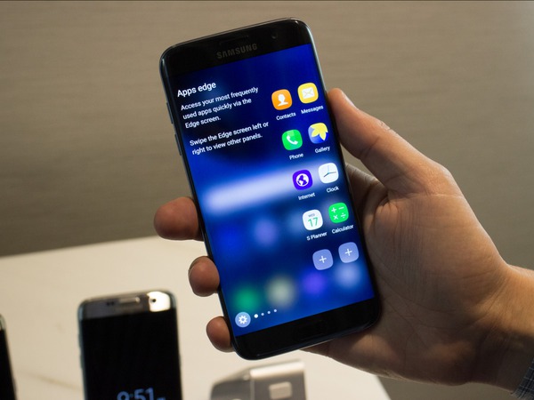 9 điều Samsung Galaxy S7 l&agrave;m được c&ograve;n iPhone th&igrave; b&oacute; tay - Ảnh 9.