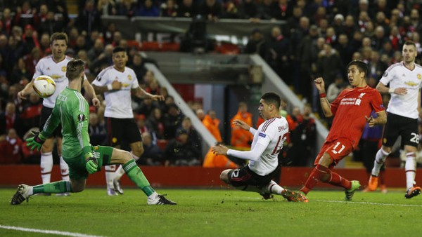​Hạ M.U 2-0, Liverpool rộng cửa v&agrave;o tứ kết Europa League - Ảnh 2.