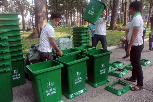 Lắp đặt th&ecirc;m 200 th&ugrave;ng r&aacute;c di&nbsp;động khu vực trung t&acirc;m TP. HCM - Ảnh 2.