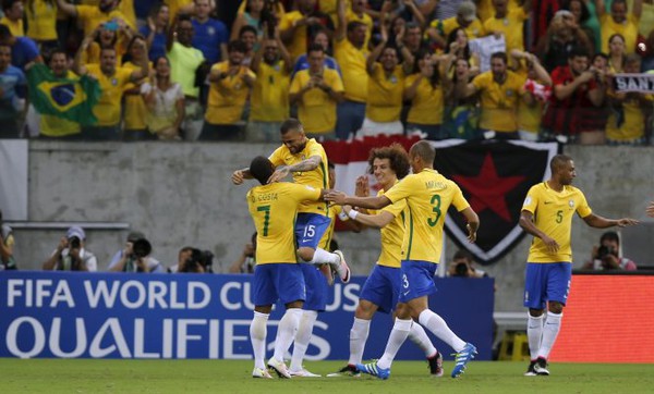 Dẫn trước hai b&agrave;n, Brazil vẫn bị Uruguay cầm h&ograve;a - Ảnh 2.