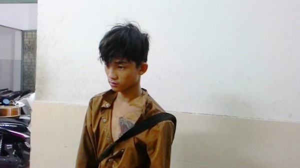 Giả t&agrave;n tật ăn xin 3 giờ, kiếm được tiền triệu  - Ảnh 2.