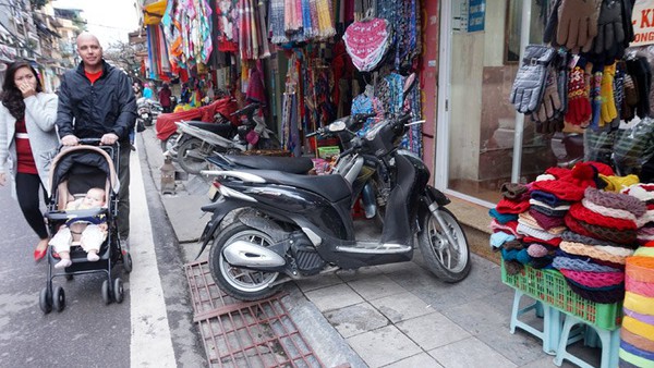 Xẻ thịt vỉa hè: Đi bộ kiểu này ăn ngay án phạt - Ảnh 3.