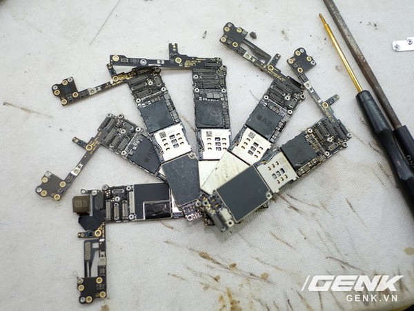 Đừng vội th&aacute;n phục người Trung Quốc, thợ Việt Nam cũng dựng được iPhone từ n&aacute;t bươm th&agrave;nh mới tinh - Ảnh 3.