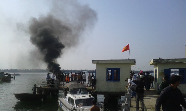 Ch&aacute;y t&agrave;u du lịch tr&ecirc;n cảng Cửa Đại, Hội An - Ảnh 3.