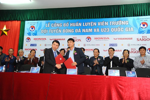 HLV Hữu Thắng: &ldquo;T&ocirc;i hy sinh nhiều khi dẫn dắt ĐTQG&rdquo; - Ảnh 3.